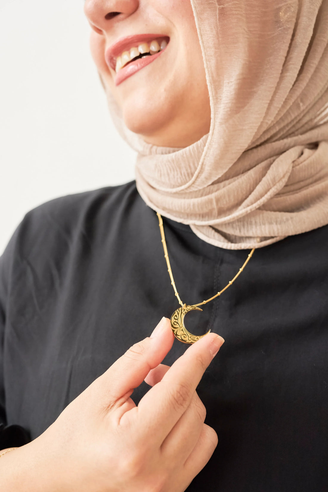 Nūr al-Qamar Necklace