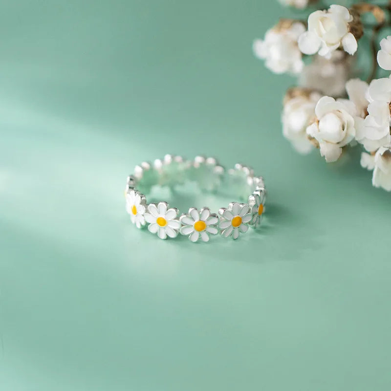 Sparkling Daisy Ring