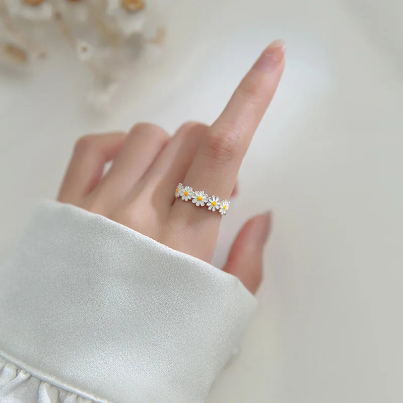 Sparkling Daisy Ring