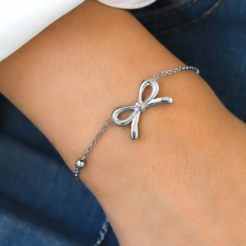 Delphine Knot Charm Bracelet