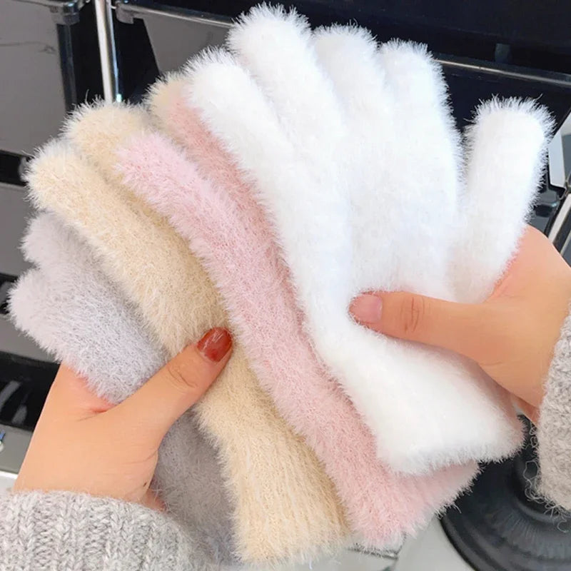 Loomora Luxe Winter Velvet Gloves