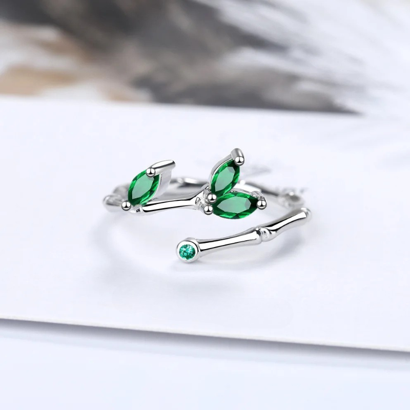 Elegant Ivy Ring